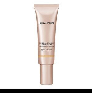Laura Mercier